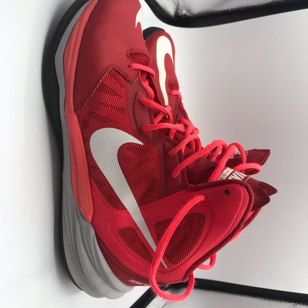 Nike shoes - Picture 3 of 8